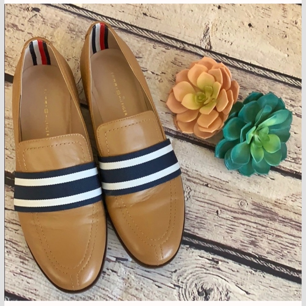 TOMMY HILFIGER NWOT Light Brown Loafers Size 7